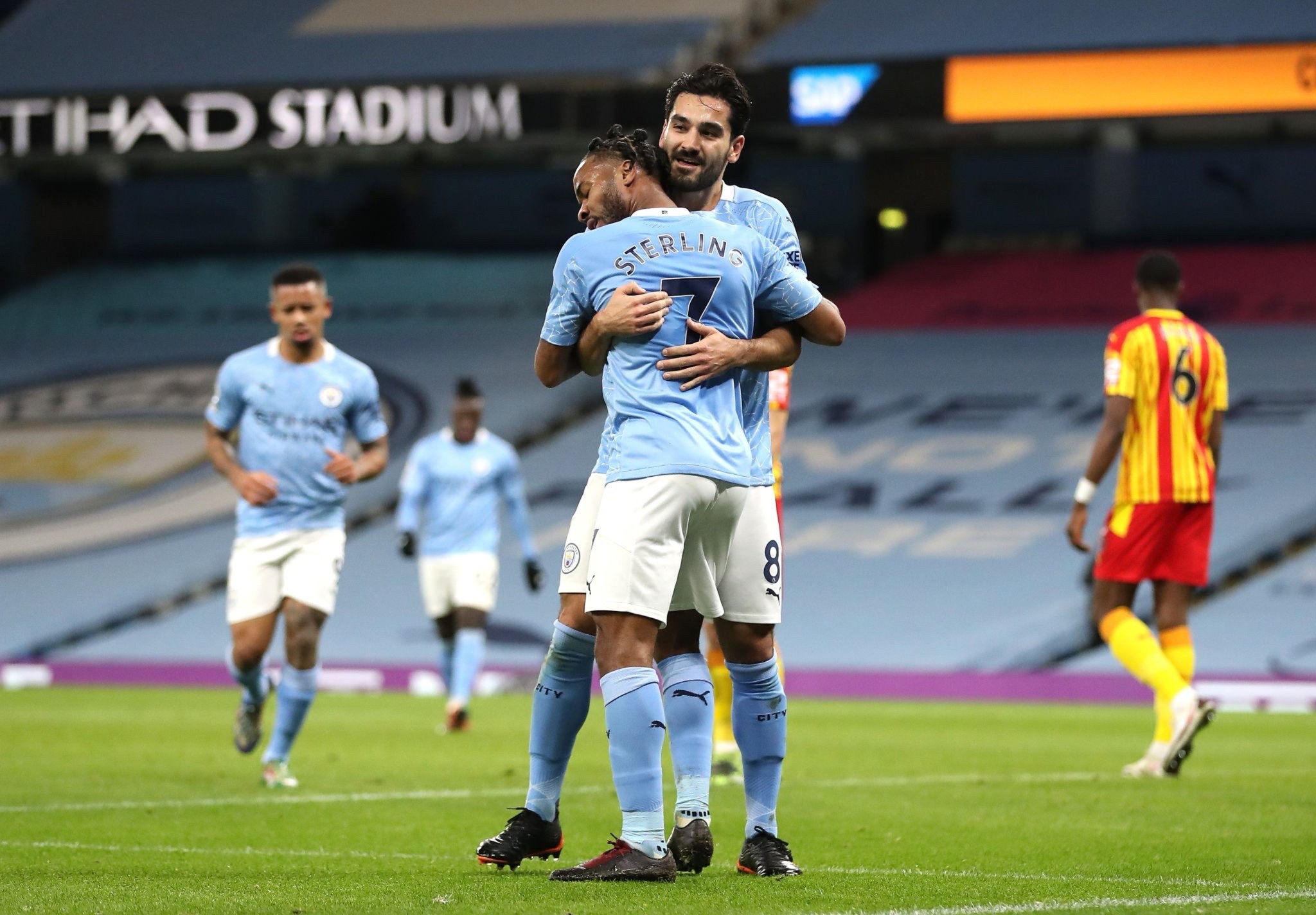 使得他在观 使得他在观